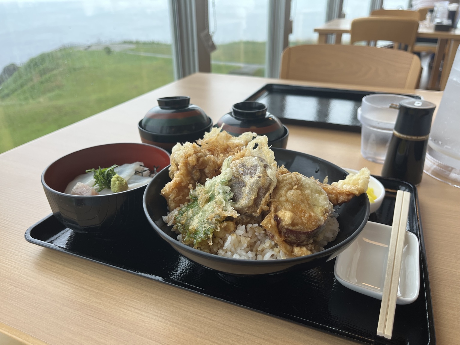 てっくい天丼とてっくい丼